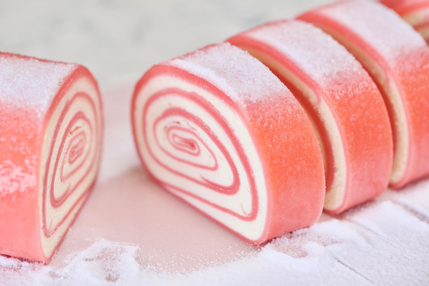 BÁNH CUỘN KEM PHOMAI BẰNG… CHẢO